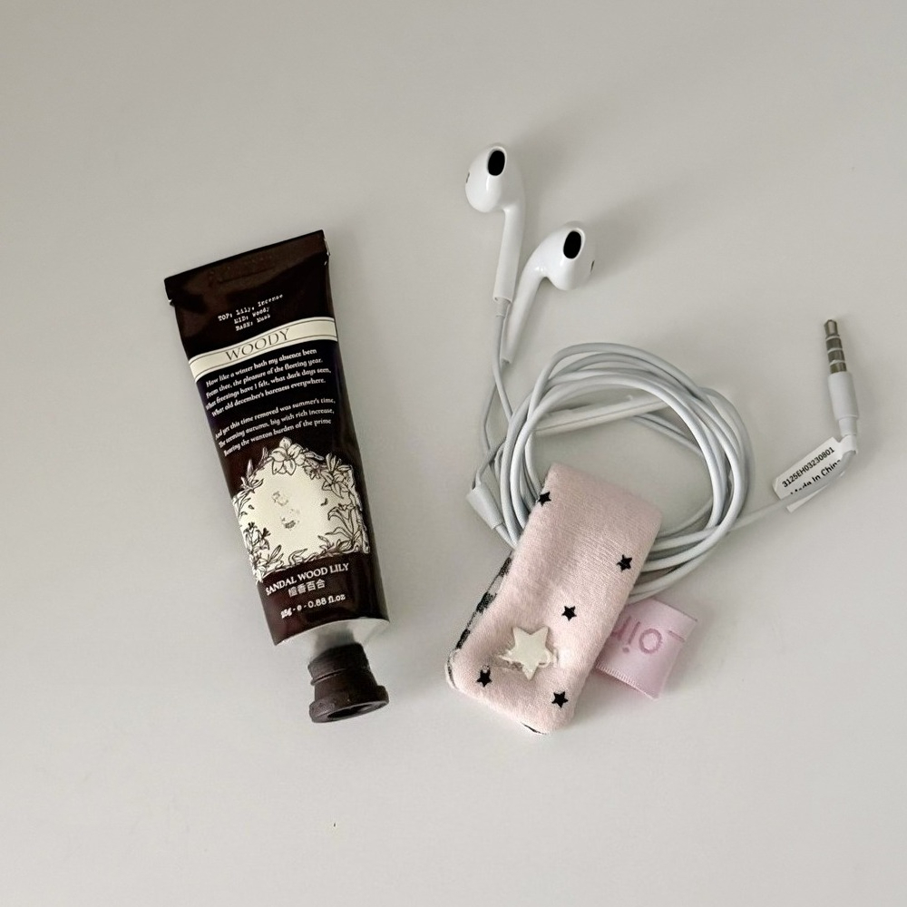 Niedliche Erdbeer-Y2K-Kopfhöre – Cable Management Bag Bewertung und Preis